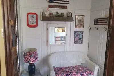 Image de Our Guest house is a cozy get away, in a small town.