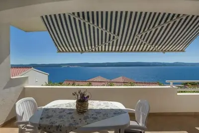 Image de Appartement de deux chambres avec la terrasse et la vue sur le mer Lokva Rogoznica, Omis (A-22069-a)