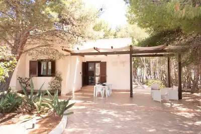 Image de Villa Salamanca with a side sea view