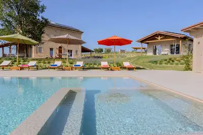Image de Elegant and spacious villa with pool and panoramic view over the hills, just 30 minutes from the sea