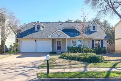 Image de Atx Music House. Sleeps 8. 10 minutes from Zilker Park.