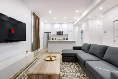 Image de Modern & Bright 3br w/ Sofa Bed in Mile-End - B