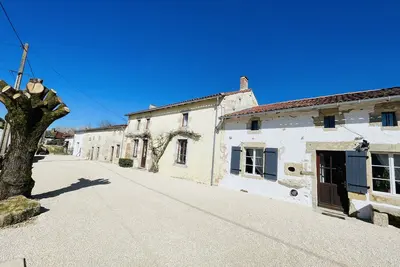 Image de Rural beautiful quirky Cottage in the South West with a 12x5m pool, games barn
