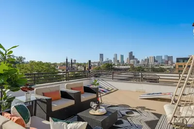 Image de RiNo Loft w/ parking & mtn Views