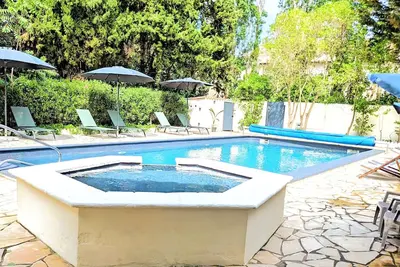 Image de Gîte à la ferme avec piscine, billard, baby-foot, boulodrome, aire jeux
