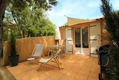 Image de Mini Villa 2/4 personnes, située sur la Baie de Santa Giulia entre mer et maquis