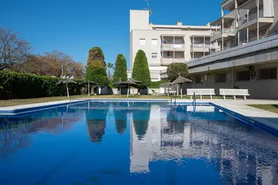 Image de At006 Pau Casals: Apartamento con A/A y piscina a 280m de la playa