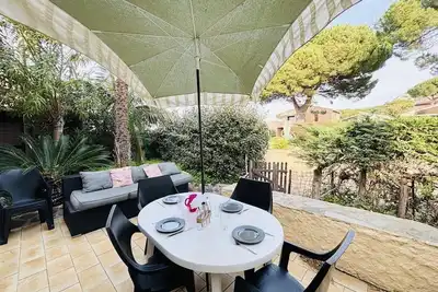 Image de Appartement familial avec terrasses à 100m de la plage - 6 couchages, climatiseur et parking inclus