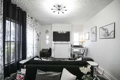 Image de Black & White Bliss | Themed | Sleeps 8