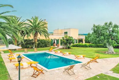 [*Exclusive Lux Villa with heated pool*]