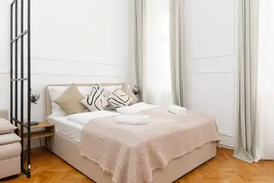 Image de Designer Spacious Apart Near Schönbrunn