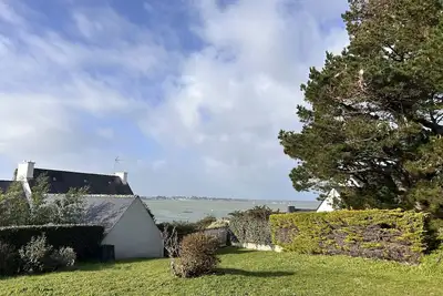 Image de Maison familiale, vue mer. A 2min à pied de la plage!