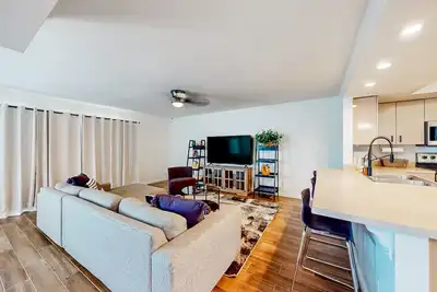 Image de Ground-floor townhome with private yard/patio & on-site pools - dog-friendly