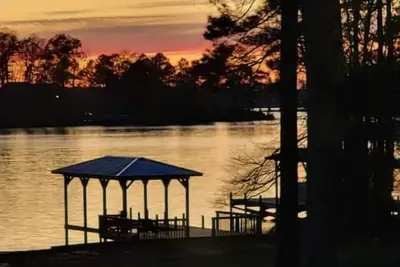 Image de Lake Front Cottage Lake Greenwood peaceful 3 Acres