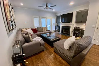 Image de Updated Cottage 1 Bedroom 2 guests Close to Everything Downtown