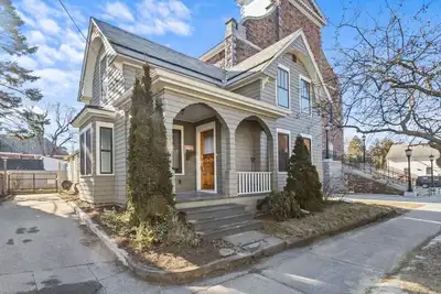 Image de Charming 4br House - Burlington