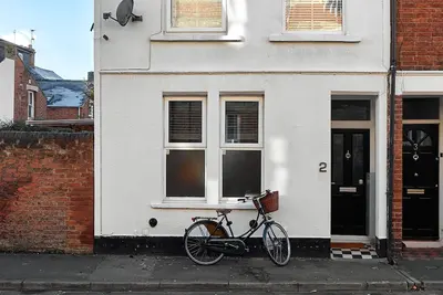 Image de Boujee, chic city centre house