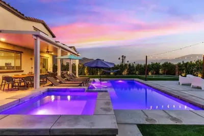 Image de The Chateau- Pool, Spa, Bbq, Fire pit, Sleeps 19