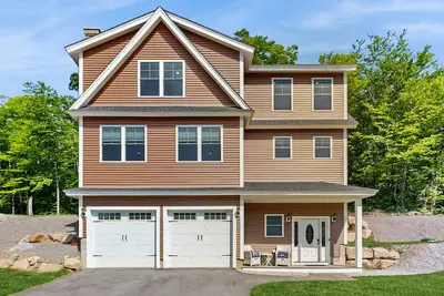 Image de Mountain view home centrally located: All season outdoor entertainment