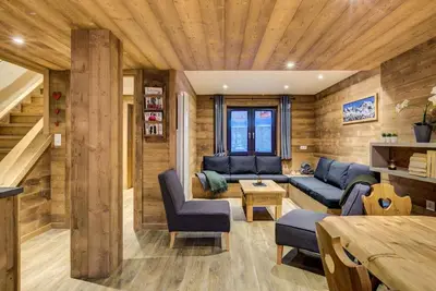 Image de Chalet, à 200m des pistes de ski, 2ème étage, balcon, télévision, casier à ski, 150m², La Plagne