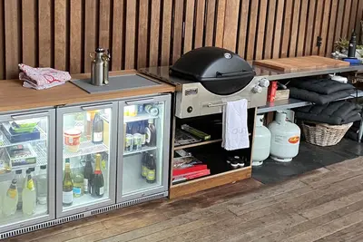 Image de Spotted Gum: Stunning, lakeside holiday house.