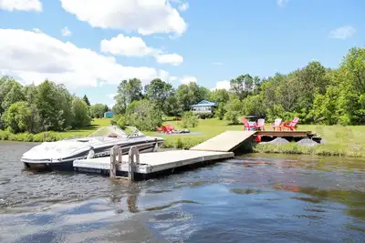 Image de Private Waterfront Cabin with Hot Tub & Ice Fishing House