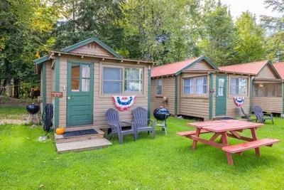 Image de Lakeside Getaway, Just Steps Away from Fourth Lake Here at Stiefvater's Lakeside Cottages!