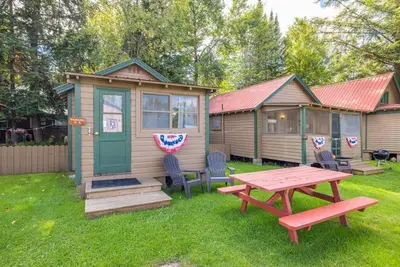Image de Unique Getaway, Just Steps Away from The Beautiful 4th Lake Here at Stiefvater's Lakeside Cottages!