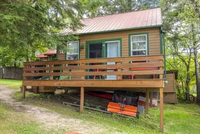 Image de Beautiful Artisan Crafted House Just Steps Away from the Beautiful 4th Lake!