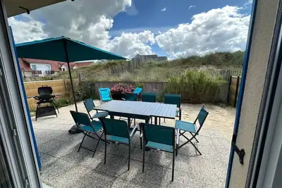 Image de Maison paisible à 1 min de la plage. Tout confort. Espace extérieur.