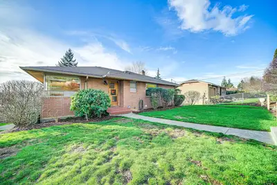 Image de Quaint Renton Home ~ 15 Mi to Downtown Seattle!