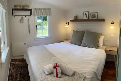 Image de Cosy guest sleep out with sauna on dairy farm