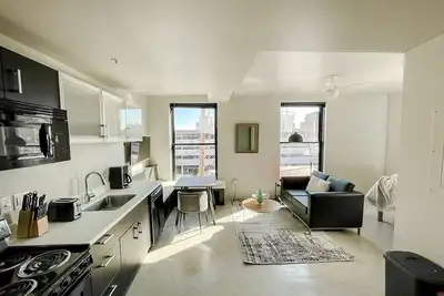 Image de Sleepover: Quaint Studio - Downtown Springfield