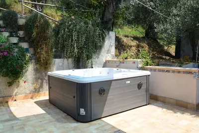 Image de Maison de vacances privée avec Wifi, climatisation, bain à remous, terrasse, près de Viareggio