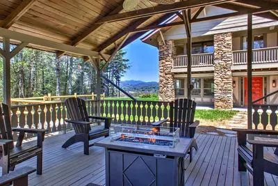 Image de Cardinal's Roost 7 bedroom retreat with a hot tub and fire pit