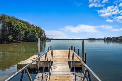 Image de Kate's Kayak Cove on Lake Keowee!