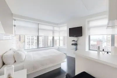 Image de Deluxe Tribeca Studio w/ Lounge, nr World Trade Center, by Blueground