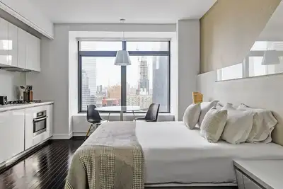 Image de Dreamy Tribeca Studio w/ Doorman, Gym & Roof Deck, by Blueground