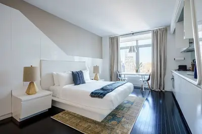 Image de Marvelous Tribeca Studio w/ Gym, nr World Trade Center, by Blueground
