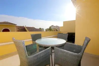 Image de Appartement moderne, clima, Wifi et parking, Proche des plages, des restaurants, bars et port