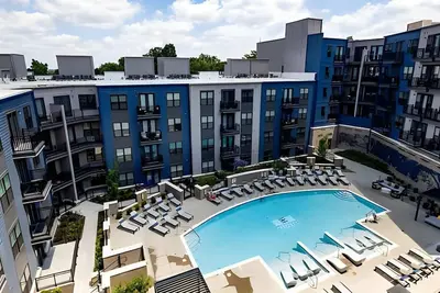 Urban apartment with pool and parking