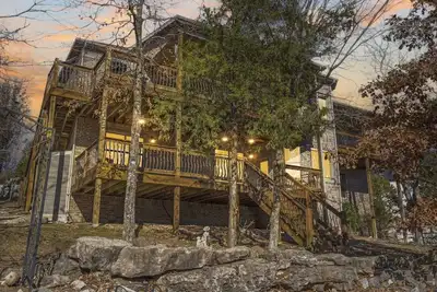 Image de Woodland Retreat, Near Branson Fun, FirePit, Ps5!