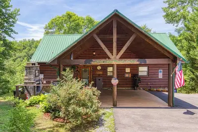 Image de Hillbilly Hideaway - Wifi, Hot Tub, Game Room, Resort Pool, Playground, Pond!