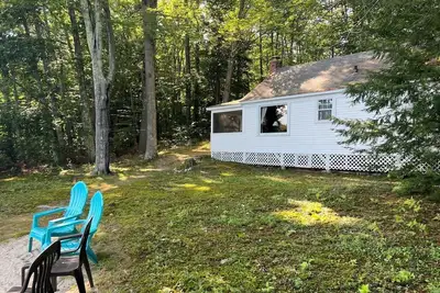 Image de Charming 1940s Crescent Lake Cottage – Your Lakeside Paradise
