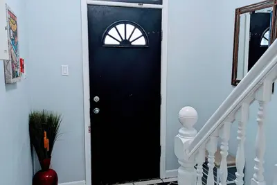 Image de Main Floor 2 beds/ Free Parking