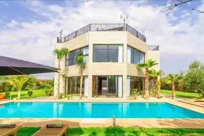 Image de Villa Mz House avec piscine, bain à remous et sauna