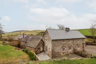 Rockhill Farmhouse, pet friendly, with open fire in Clun