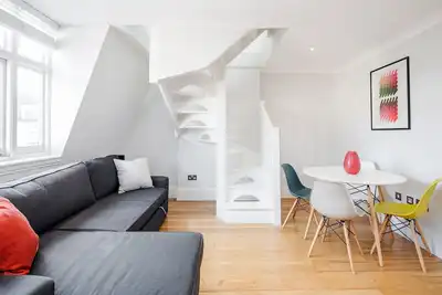 Image de Stylish Soho 2br duplex with Air Con