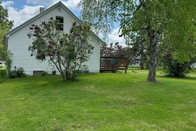 Image de Restored farm house by amazing Kelly Lake and all of it's amenities!