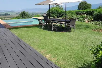 Image de Peaceful quiet place overlooking beautiful mountain with a lovely garden.